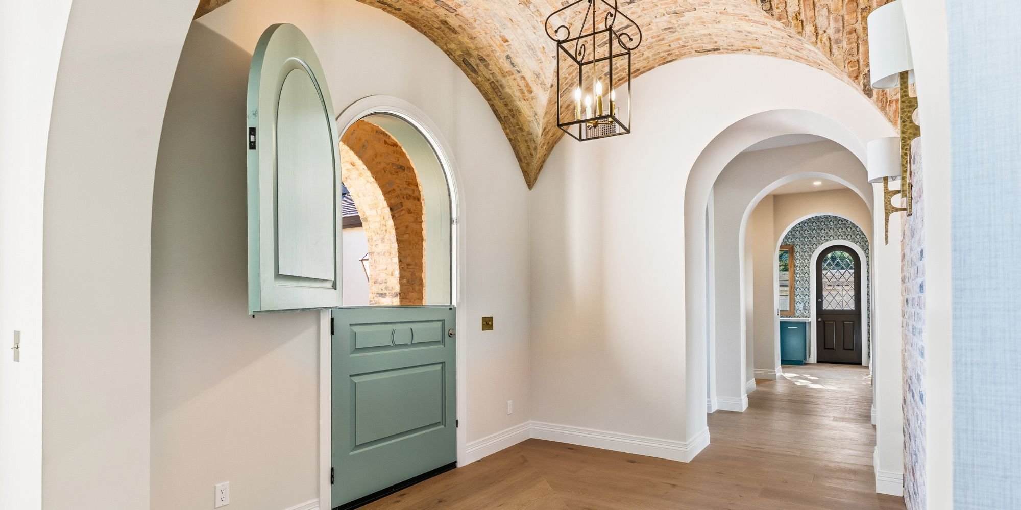 Image of the entrance of a custom home in Scottsdale by Trinity Homes AZ