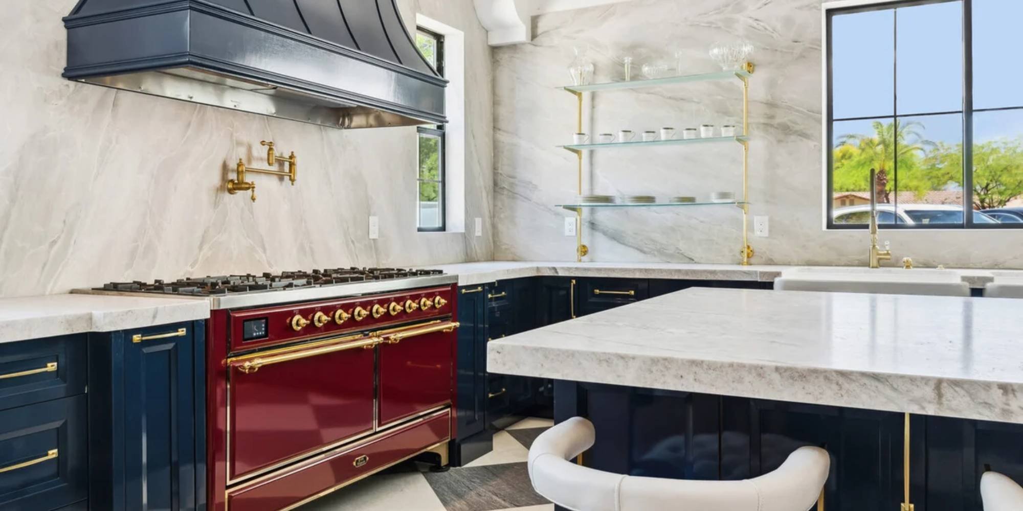 Trinity Homes custom kitchen in Arizona featuring bold finishes, marble surfaces, and high-end appliances.