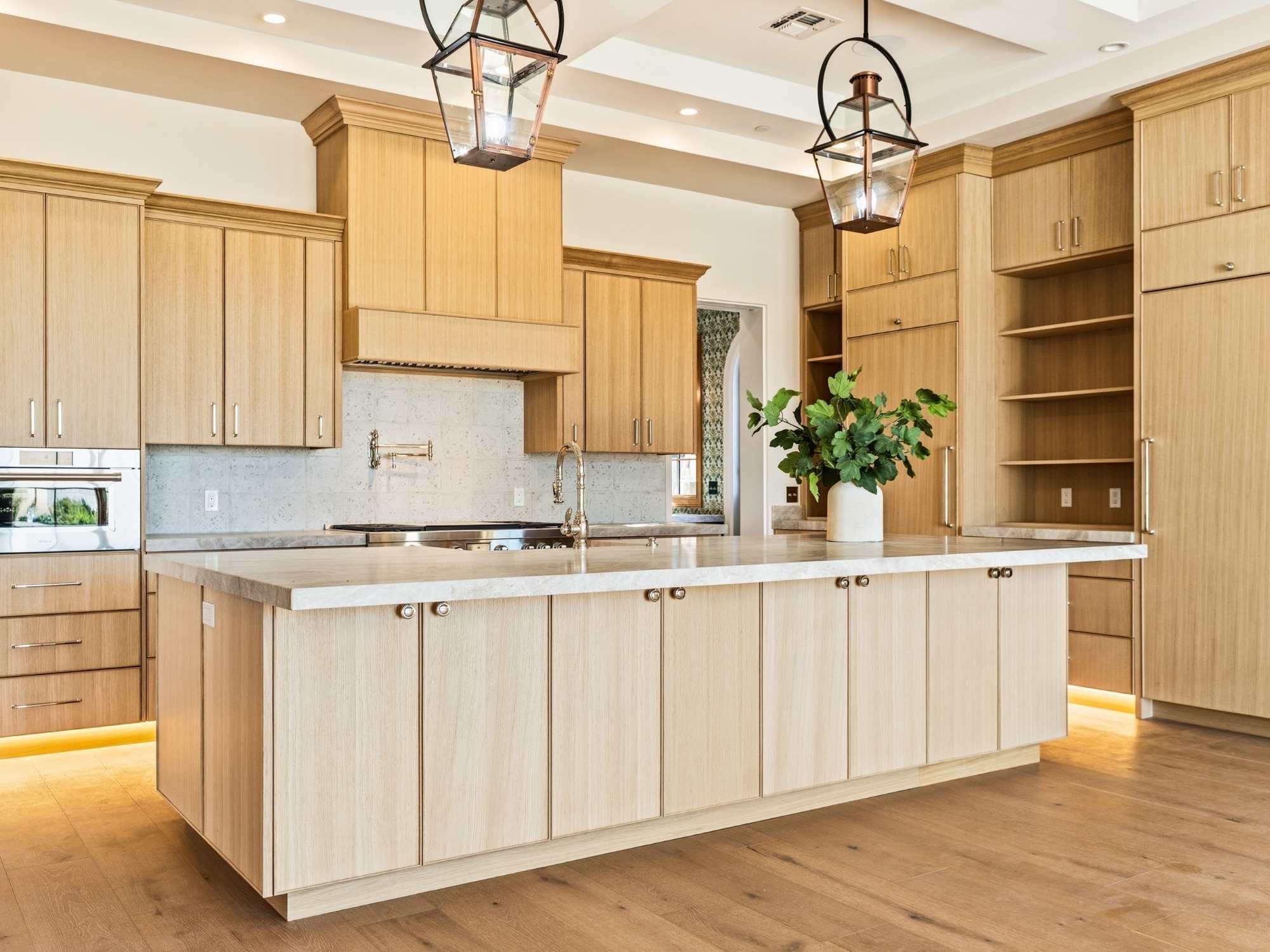 Kitchen in a custom home with lots of storage space by Trinity Homes AZ - Paradise Valley Kitchen in a custom home with lots of storage space by Trinity Homes AZ - Paradise Valley