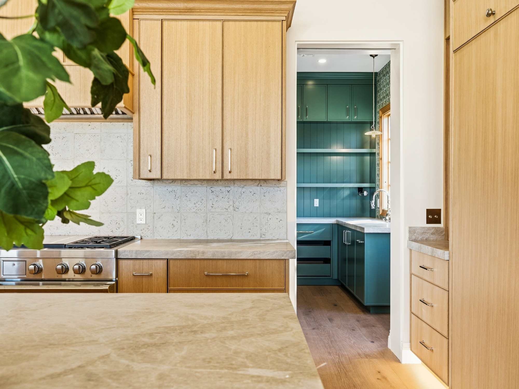 Rift oak cabinetry in a custom kitchen by Trinity Homes AZ in Paradise Valley