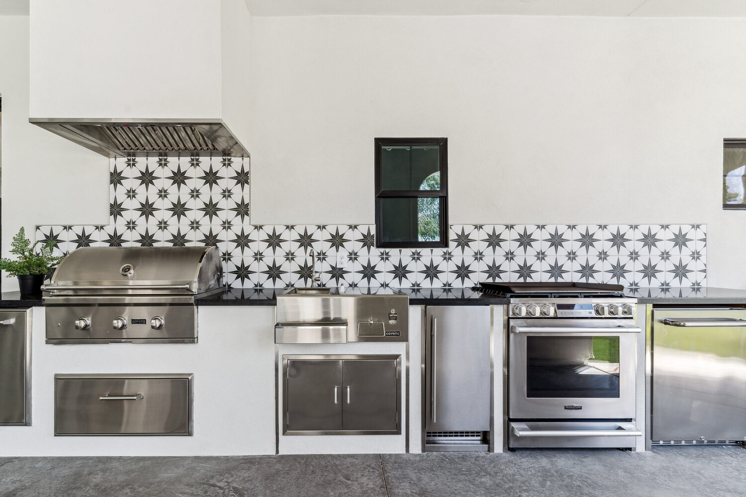 Built-in grill and sink with decorative tile, part of Trinity Homes’ whole home remodel in Phoenix, AZ